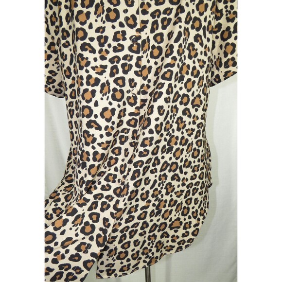 Ava + Viv Women's Leopard Print Short Sleeve Back Button Detail Blouse Plus 1X - Picture 5 of 11